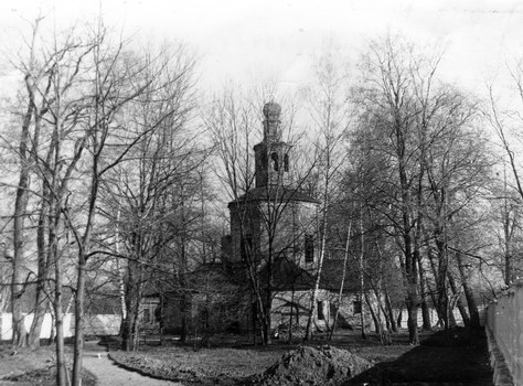 Вид храма Спаса Нерукотворного Образа в Гиреево (Перово) в 1991 году